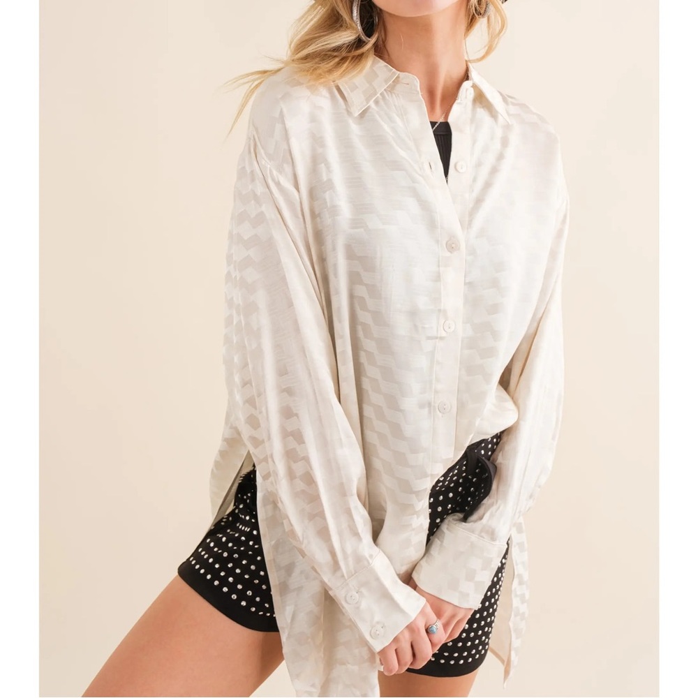 NWT Jacquard Geo Print Button Up